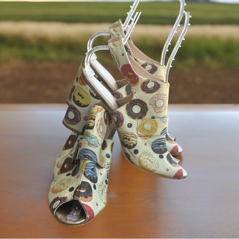 Donut Design Women’s Shoe Size 10M - Picture 5 of 9